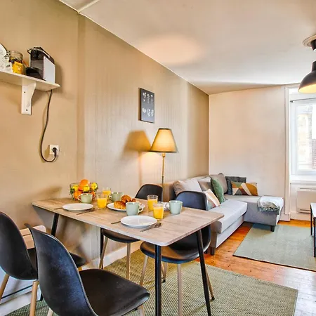 Nacre - 400m De La - Juno Apartmán